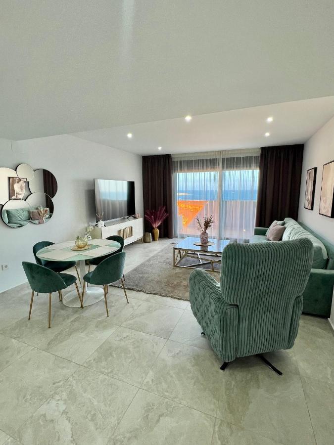 Silvia Luxury Apartment Торрев'єха Екстер'єр фото